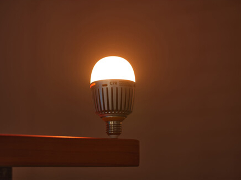 C7R KNOWLED RGBWW LED Ampül