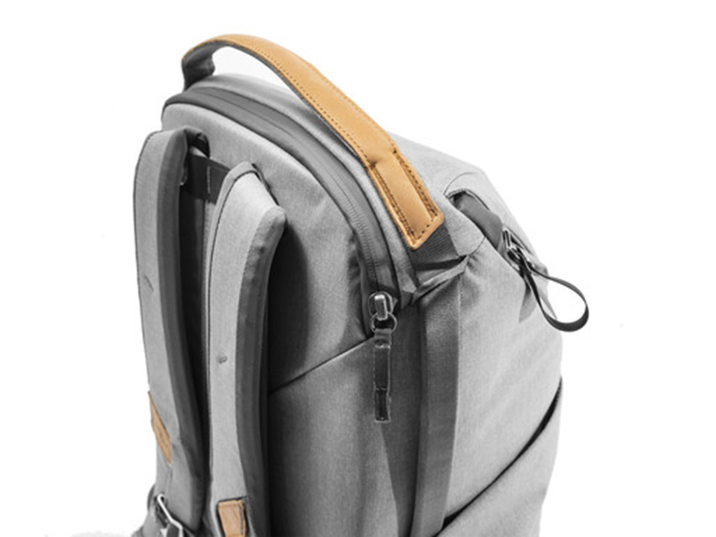 20L v2 Gri Sırt Çantası