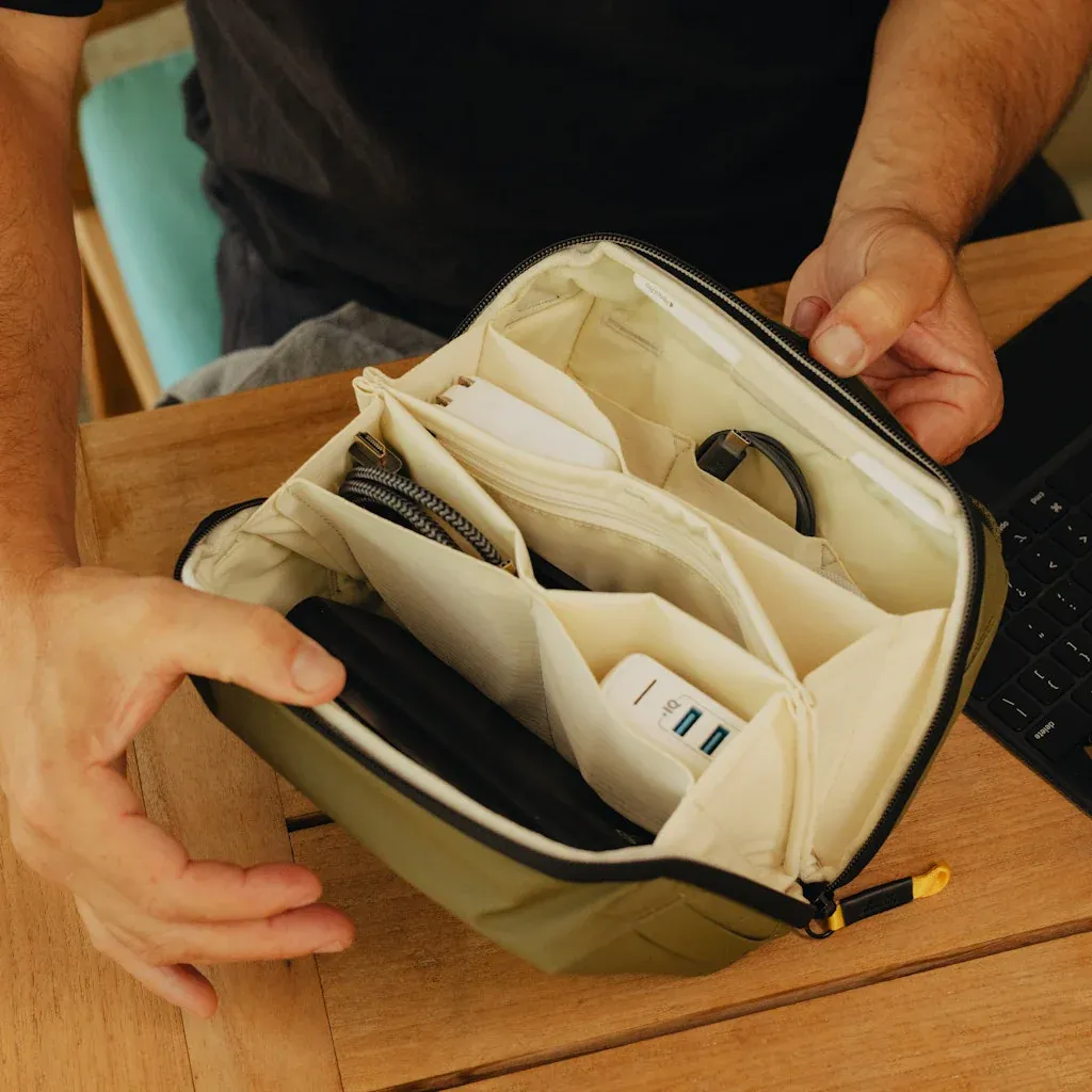 Tech Pouch Regular Teknoloji Aksesuar Çantası - Kelp