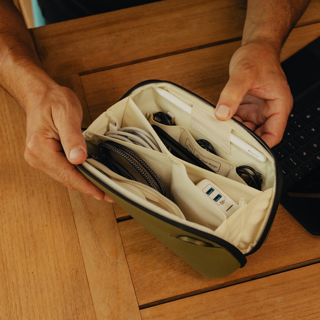 Tech Pouch Small Teknoloji Aksesuar Çantası - Kelp