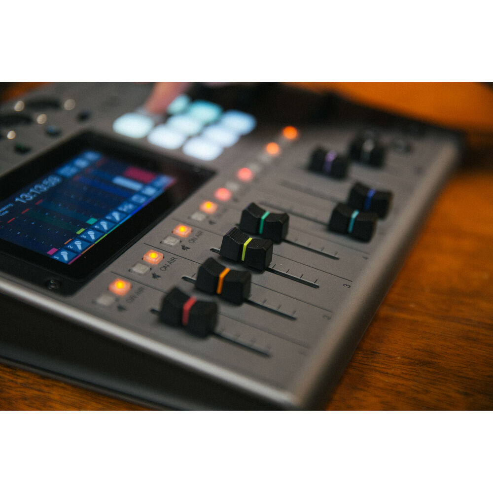 Zoom P8 Protrak 8 Kanal Podcast Mikseri