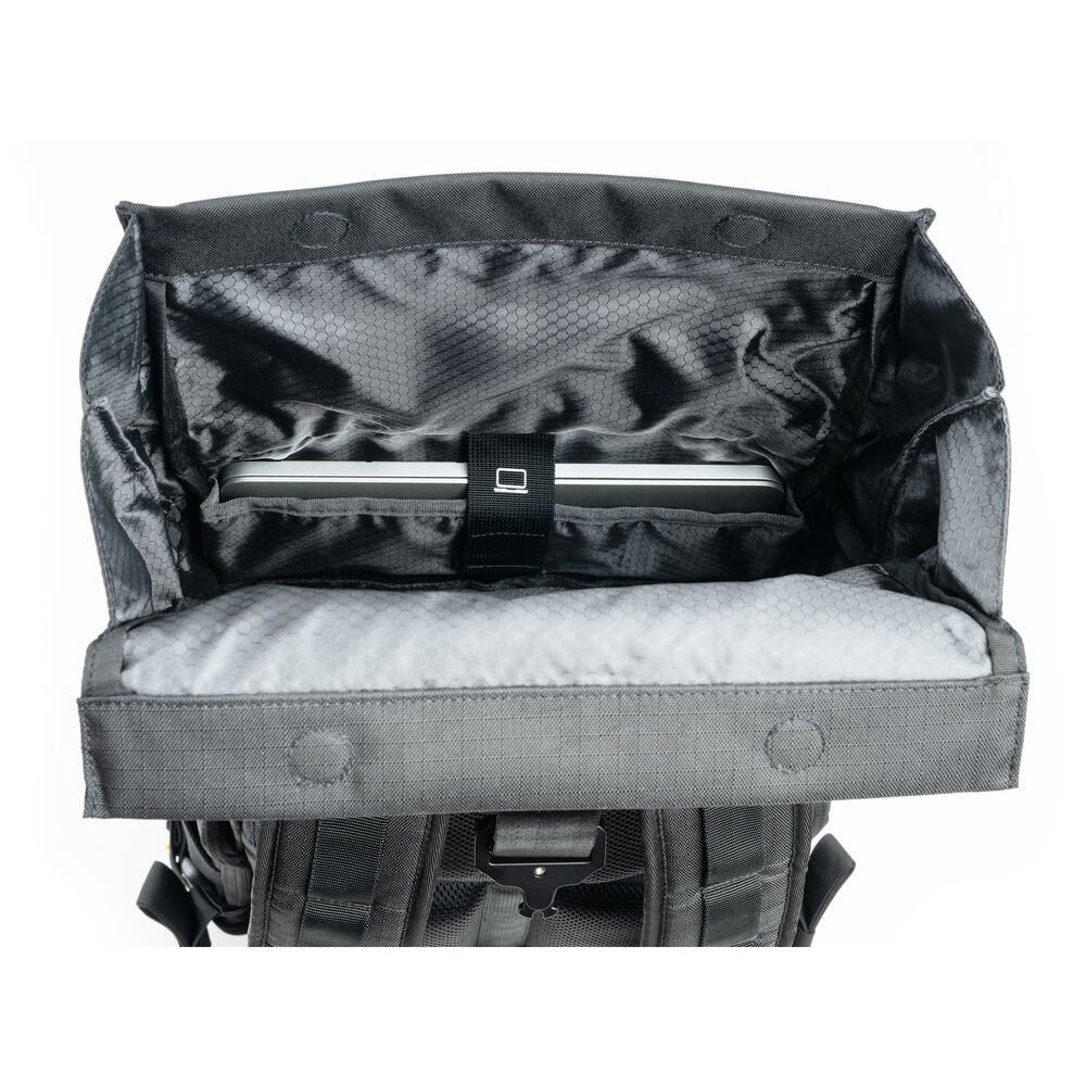 THINK TANK-FOCUS POINT30L-ASPHALT BLACK