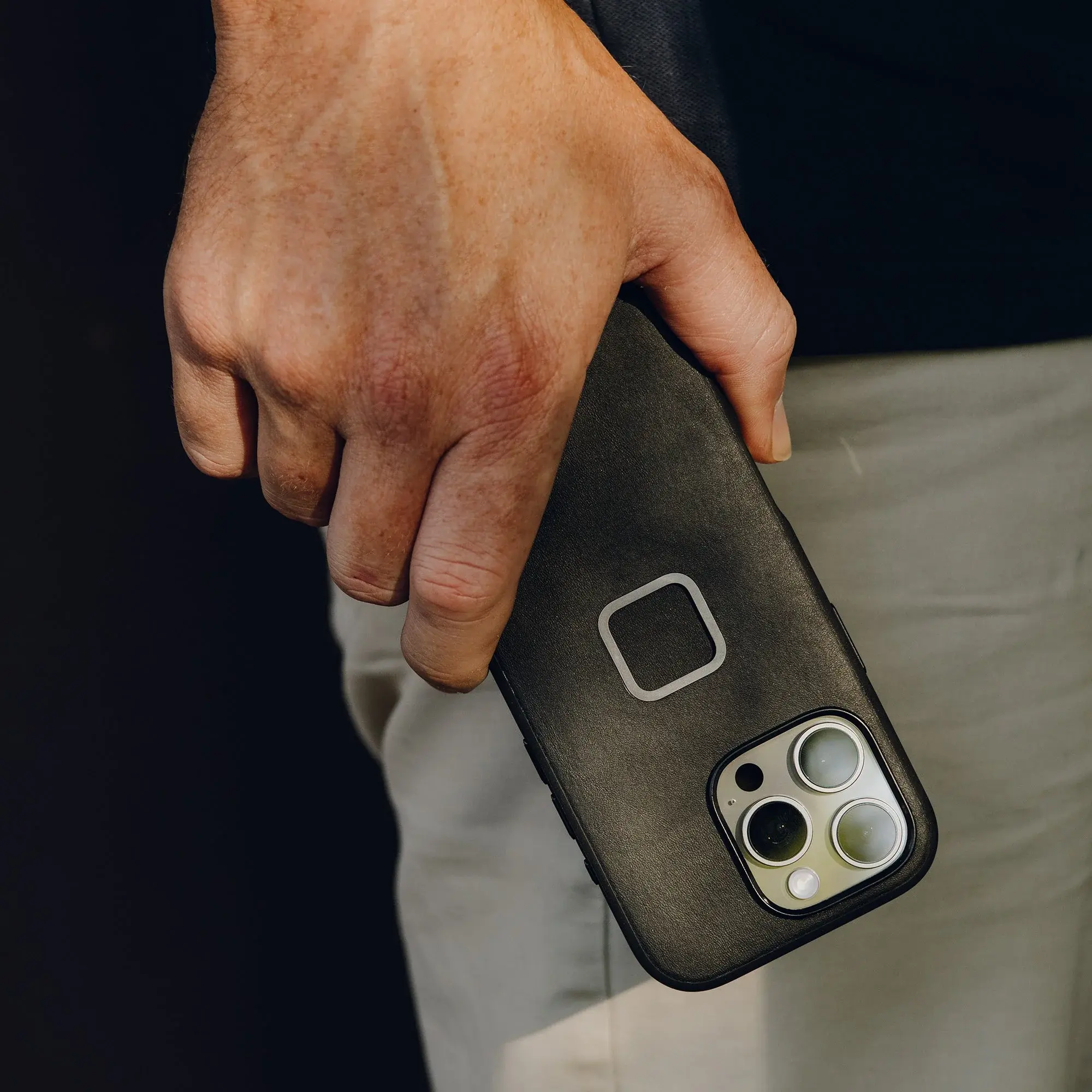 Peak Design Everyday Case iPhone 18 Pro MagSafe Kılıf - Black Leather