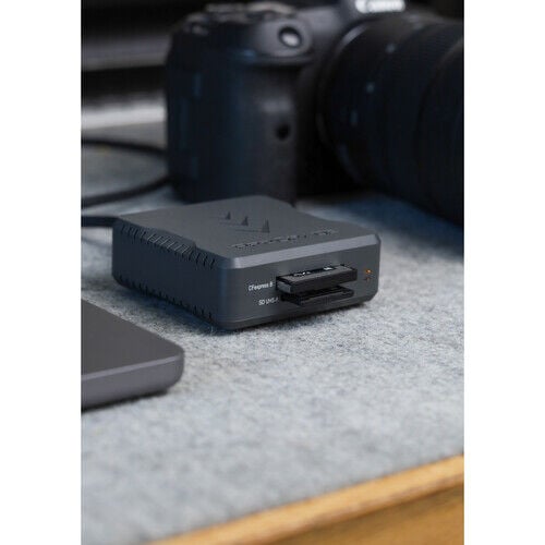 ProGrade Digital CFexpress Type B & UHS-II SDXC Dual-Slot USB4 Card Reader