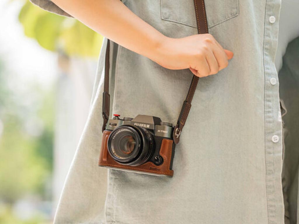 SmallRig 4710 Fujifilm X-T50 Uyumlu Kahverengi Deri Kılıf